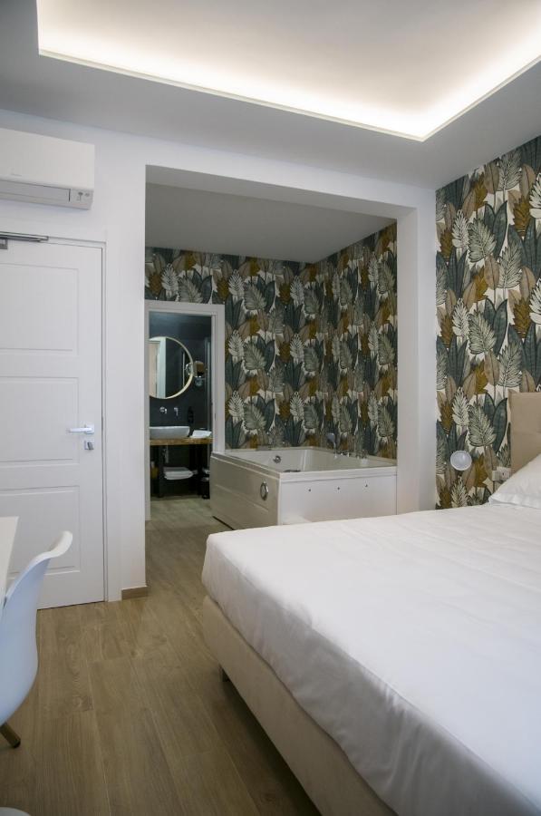 Suite with Hot Tub