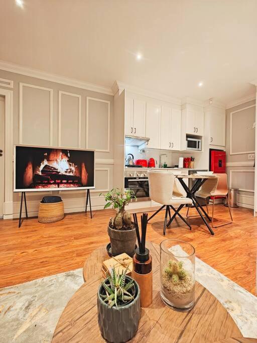Blessed House Luxury into Nature in Sandton Apartment Home - Chambres d’hôtes Johannesbourg