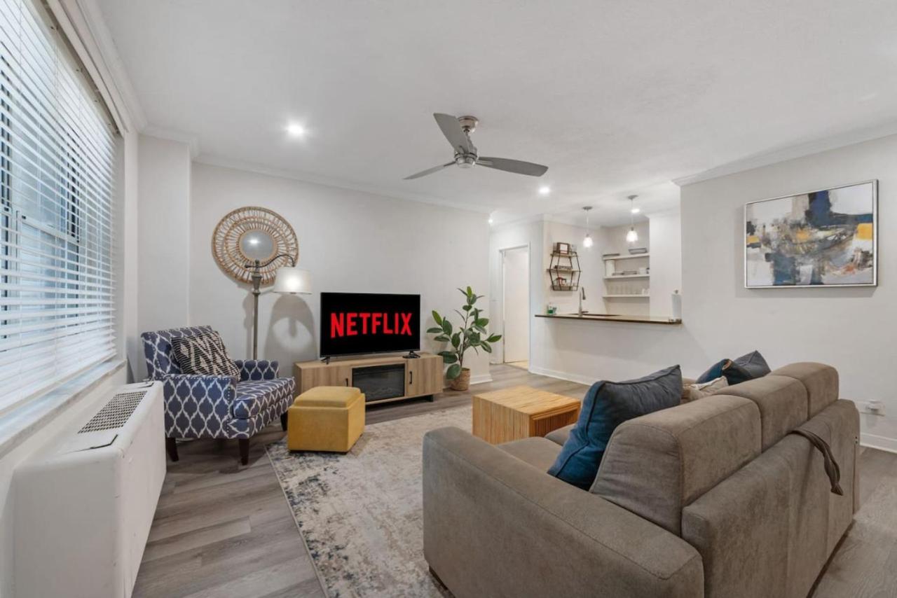 High Rise Patio with City View, In Heart of Downtown - B&B Atlanta