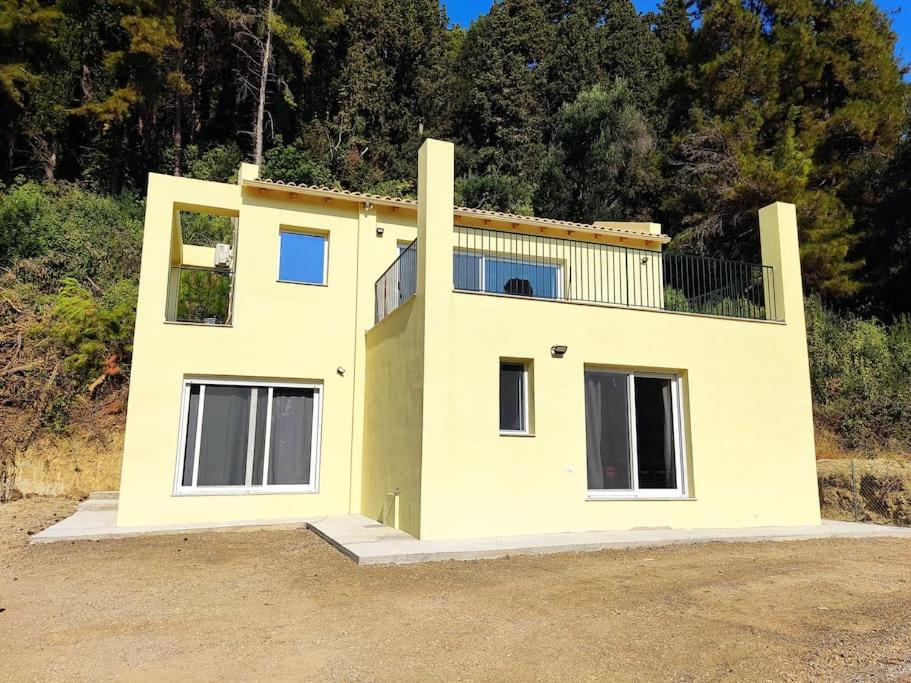 Villa Marianthi Afroditi House in Achillion woods - B&B
