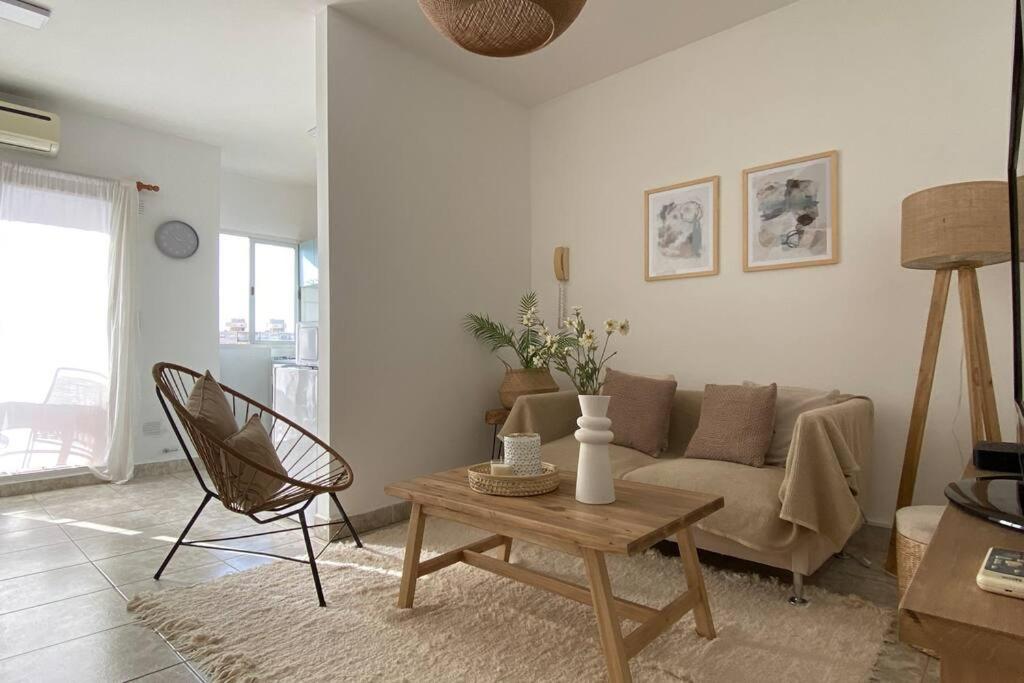 Luminoso 2 ambientes en Boedo Seguridad 24hs frente a Plaza Boedo - Ferienwohnung Buenos Aires