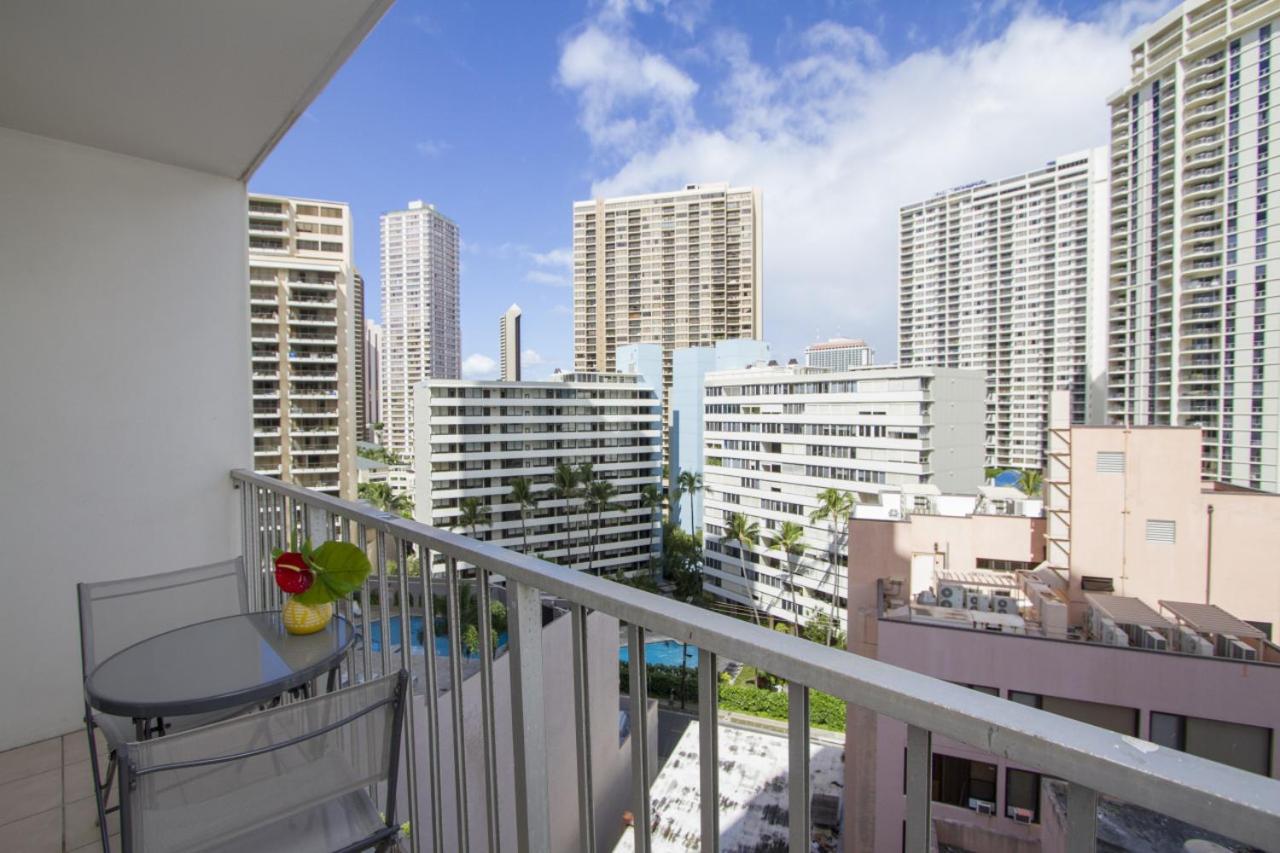 Walk to beach and shops.Cute studio in Waikiki - B&B