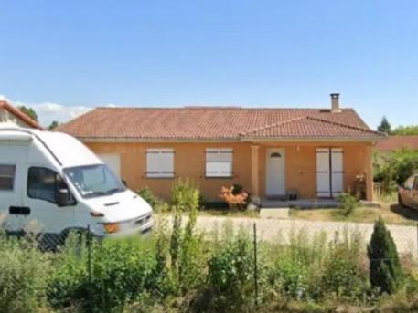 villa Panda, dans village , lotissement calme , proche rivière d'Ain et commerces - B&B