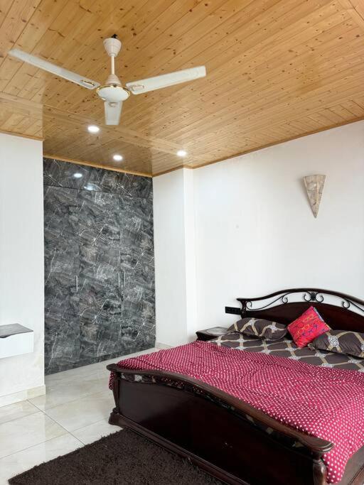 The Ivyview Villa Kumarhatti Barog Near Kasauli - B&B
