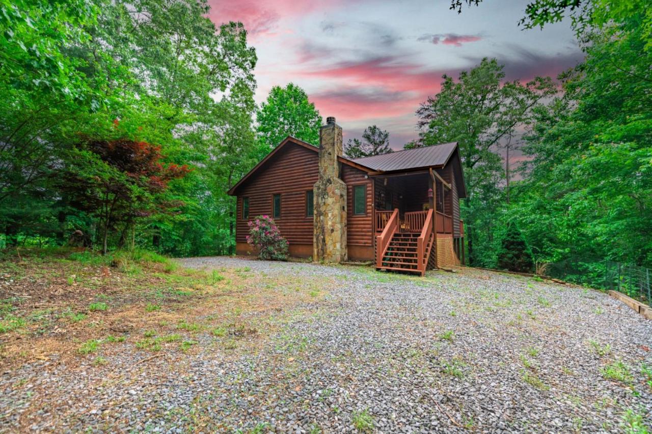 Ricks Retreat Log Cabin- Firepit Ping-Pong Hot Tub - B&B