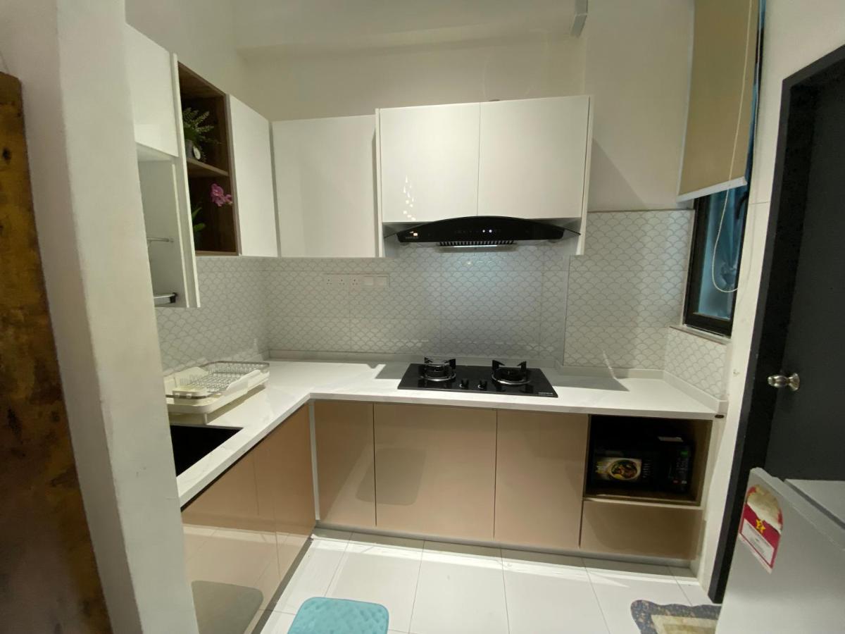 Homie 3 Rooms airconds with living hall aircond with pool and free wifi - 500meter from Hospital Sultanah Bahiyah Alor Setar Kedah - B&B Kampung Masjid