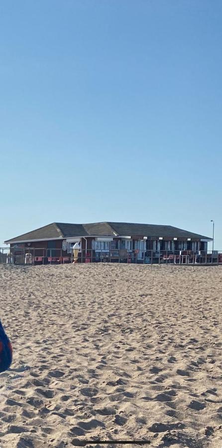 Sealands park, sleeps 6, WiFi, heating, veranda,beach access - B&B