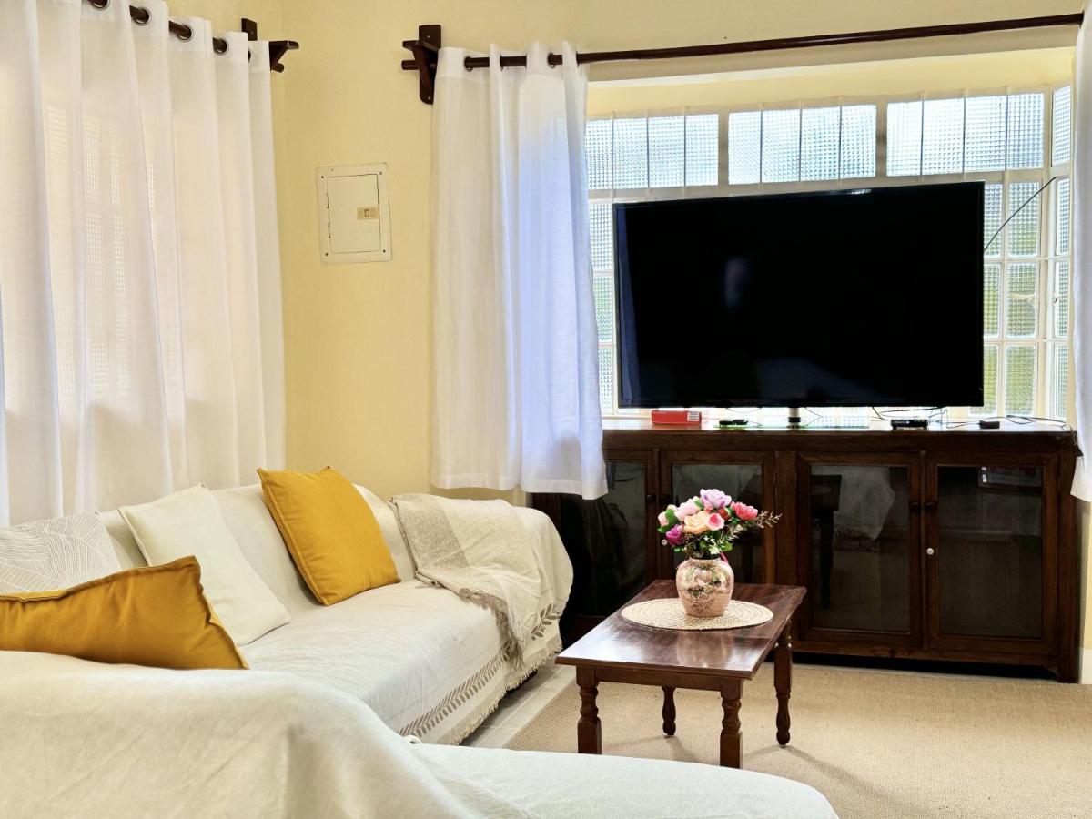 Cajigal Farmhouse - high speed converge internet and AC in 2 bedrooms - B&B Badoc
