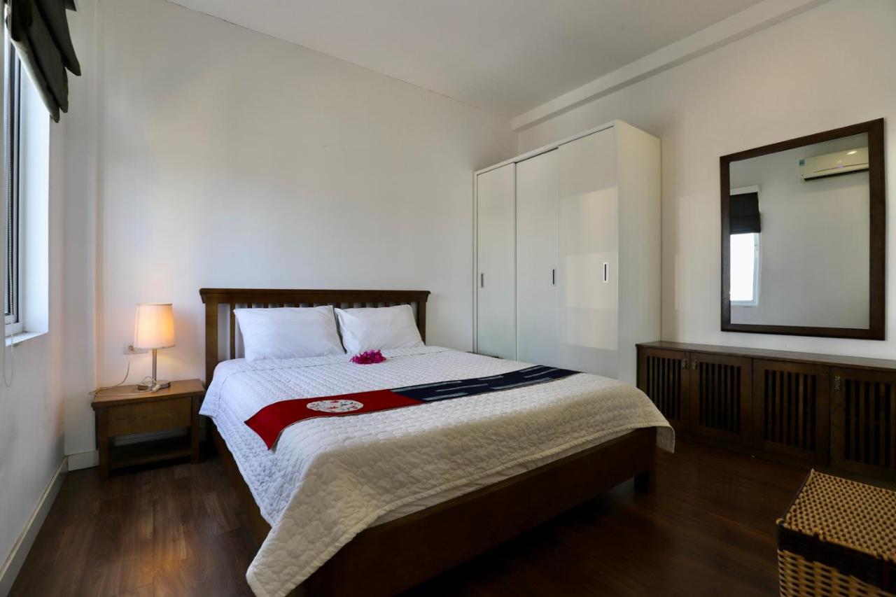 One-Bedroom Apartment with Balcony