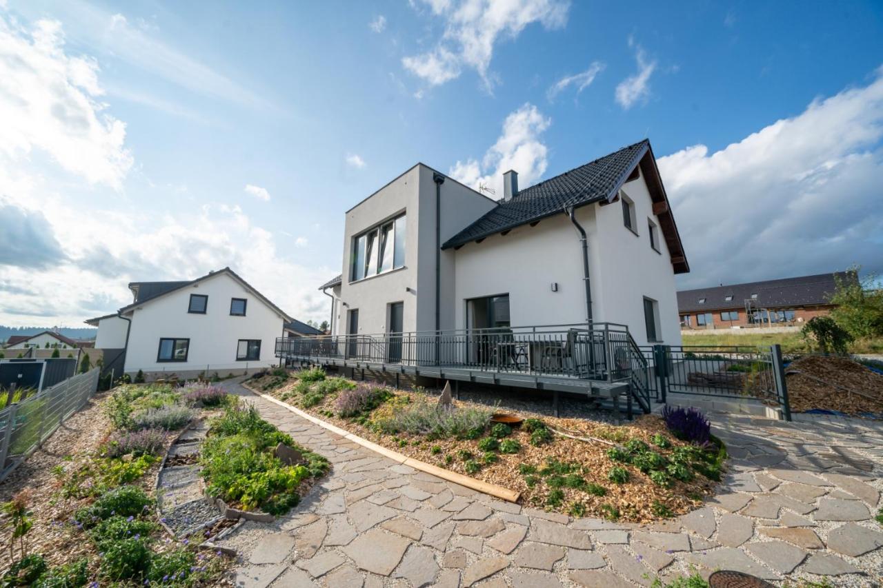 Rodinné apartmány LEVÝPRAVÝ ve Frymburku - B&B