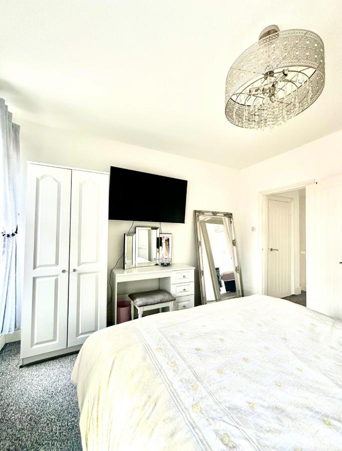 Arthur Street, Stylish 3 Bedroom House - B&B