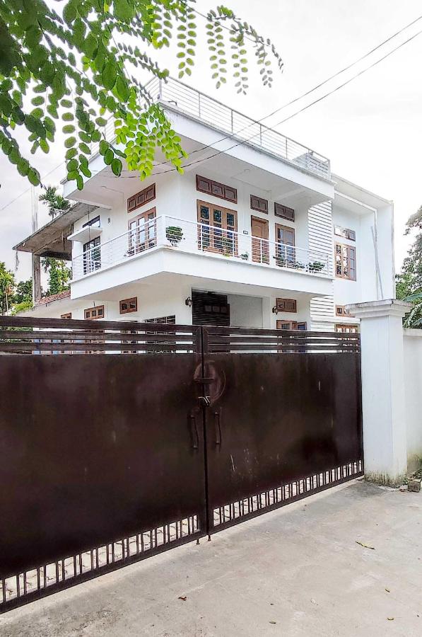 Basu's Manor - B&B