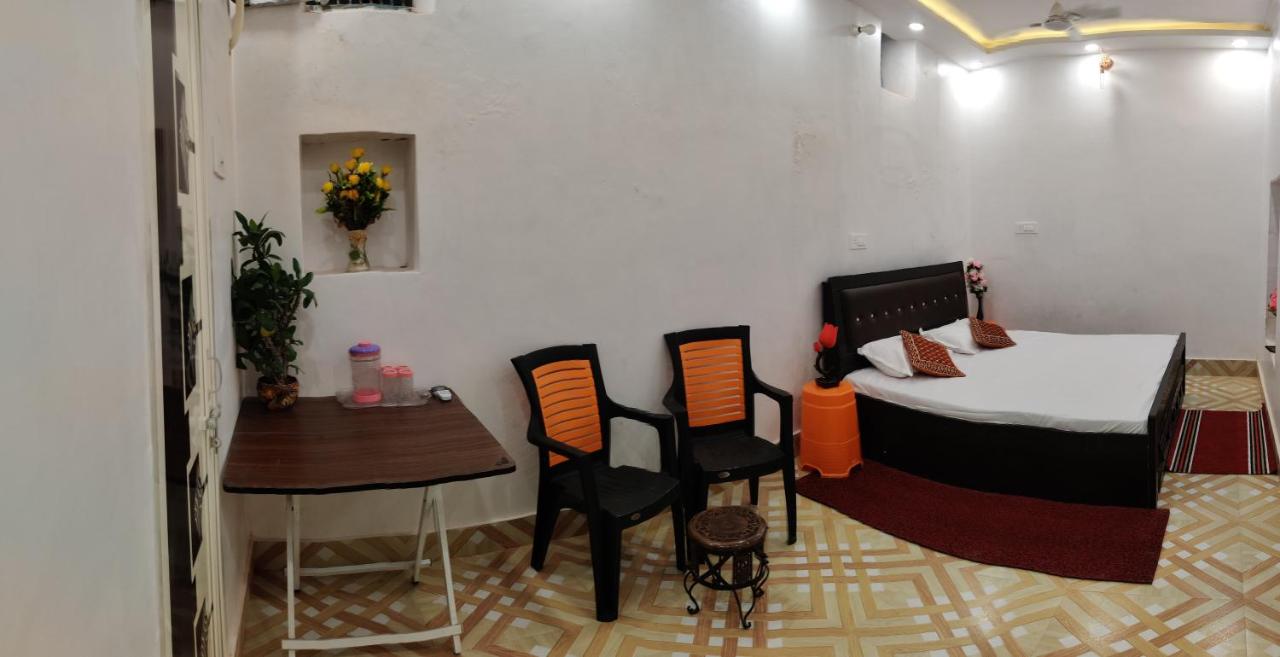 A ShivAngan Heritage Home Stay Near Ghat - Chambres d’hôtes Vârânasî