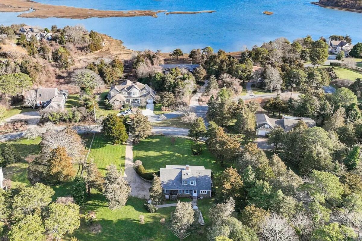 Spacious Home with Sprawling Yard - B&B