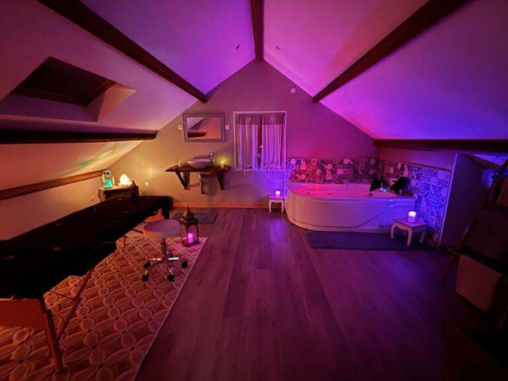 Suite with Hot Tub