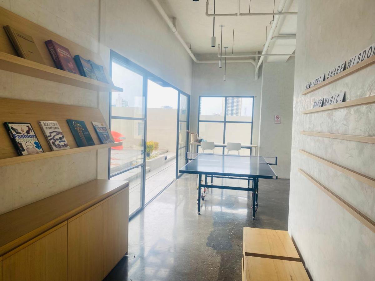 Fully Furnished Studio Unit at The Median with Fast Internet Connection and Netflix - B&B