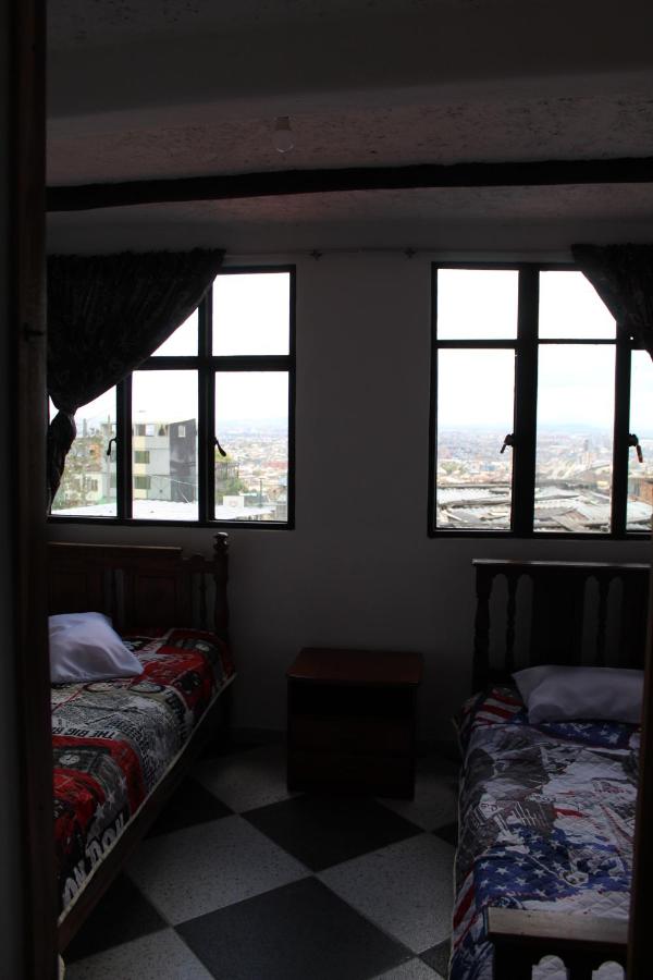 Single Bed in Mixed Dormitory Room