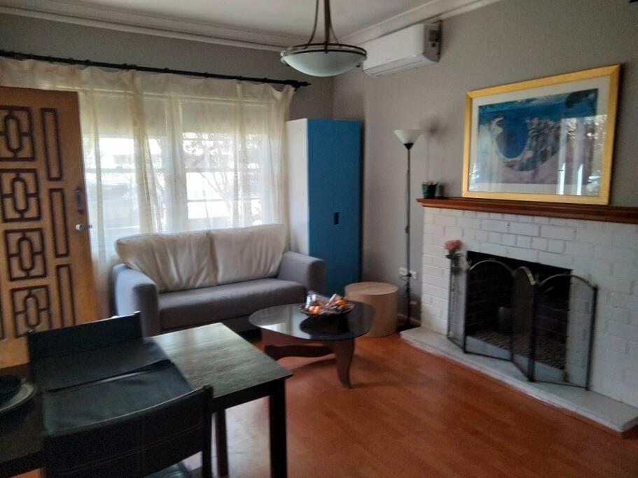 Cozy 2 bed villa in Narwee - B&B
