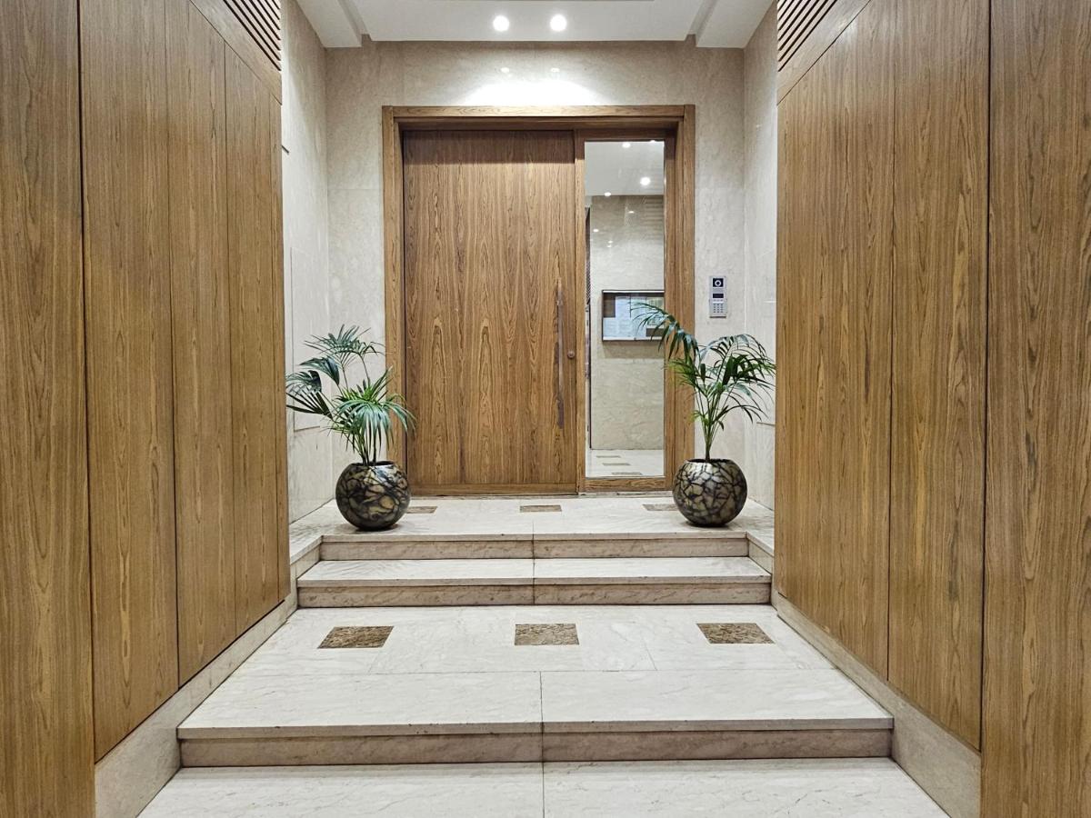 Modern 2BR, 2BA Apartment with Sunny Balcony & Walk-In Closet, Premium Stay in Maârif - Ferienwohnung Casablanca