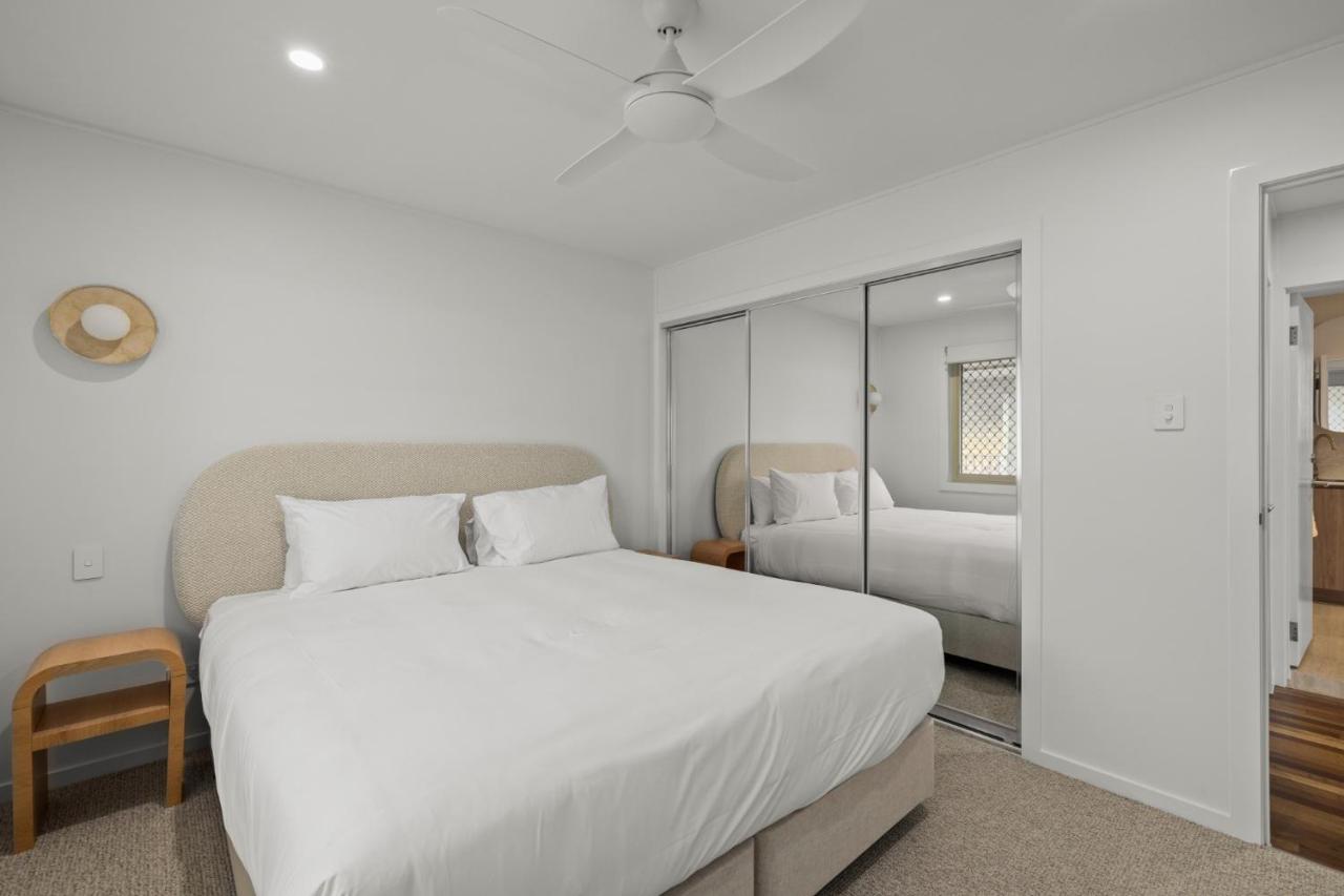 Sophisticated 2-Bed Steps Away From Bilinga Beach - B&B