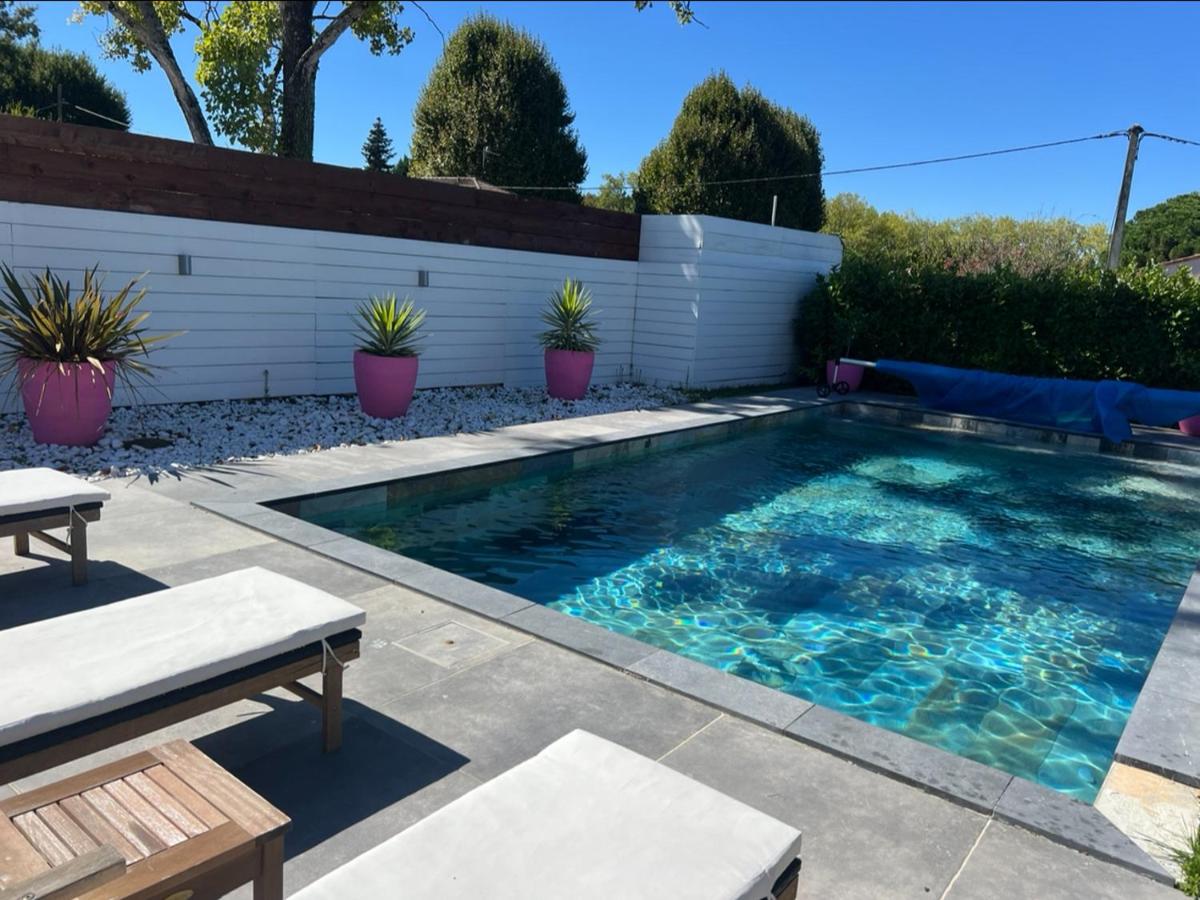 Fabuleuse maison piscine chauffée 15 min de Bordeaux et proche saint Emilion - B&B