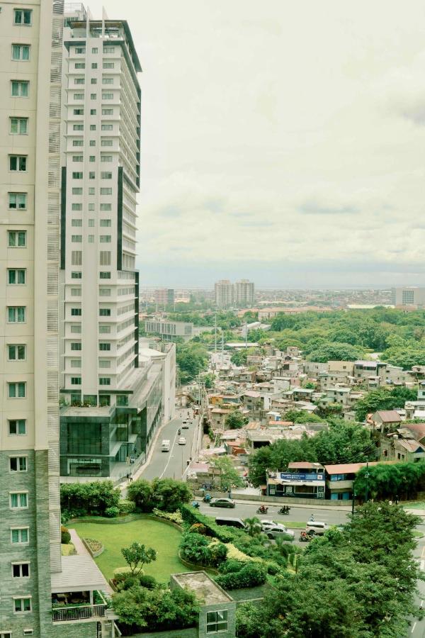 Spacious 2BR at SoMa BGC Near SM Aura and Bonifacio High Street - B&B