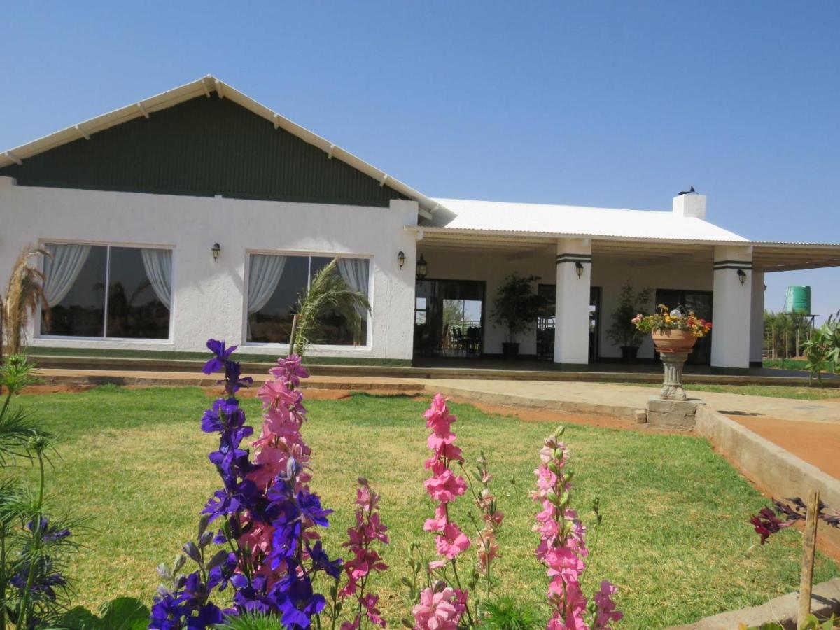 Tropic of Capricorn Guest Farm - Bed and Breakfast Rehoboth