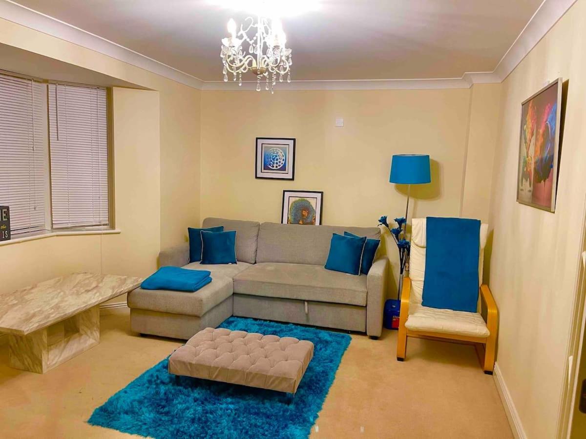 Luxurious Executive 5 Bedroom Whole Home - For 10 - B&B Hensol