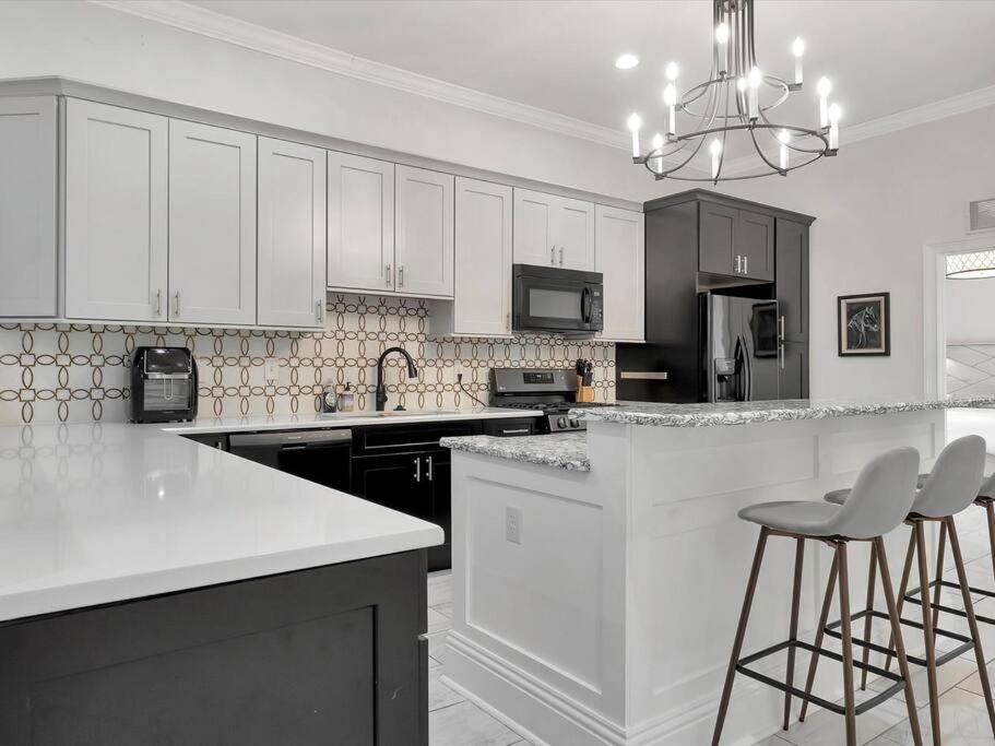 1 Mile to Downtown Free Parking - B&B