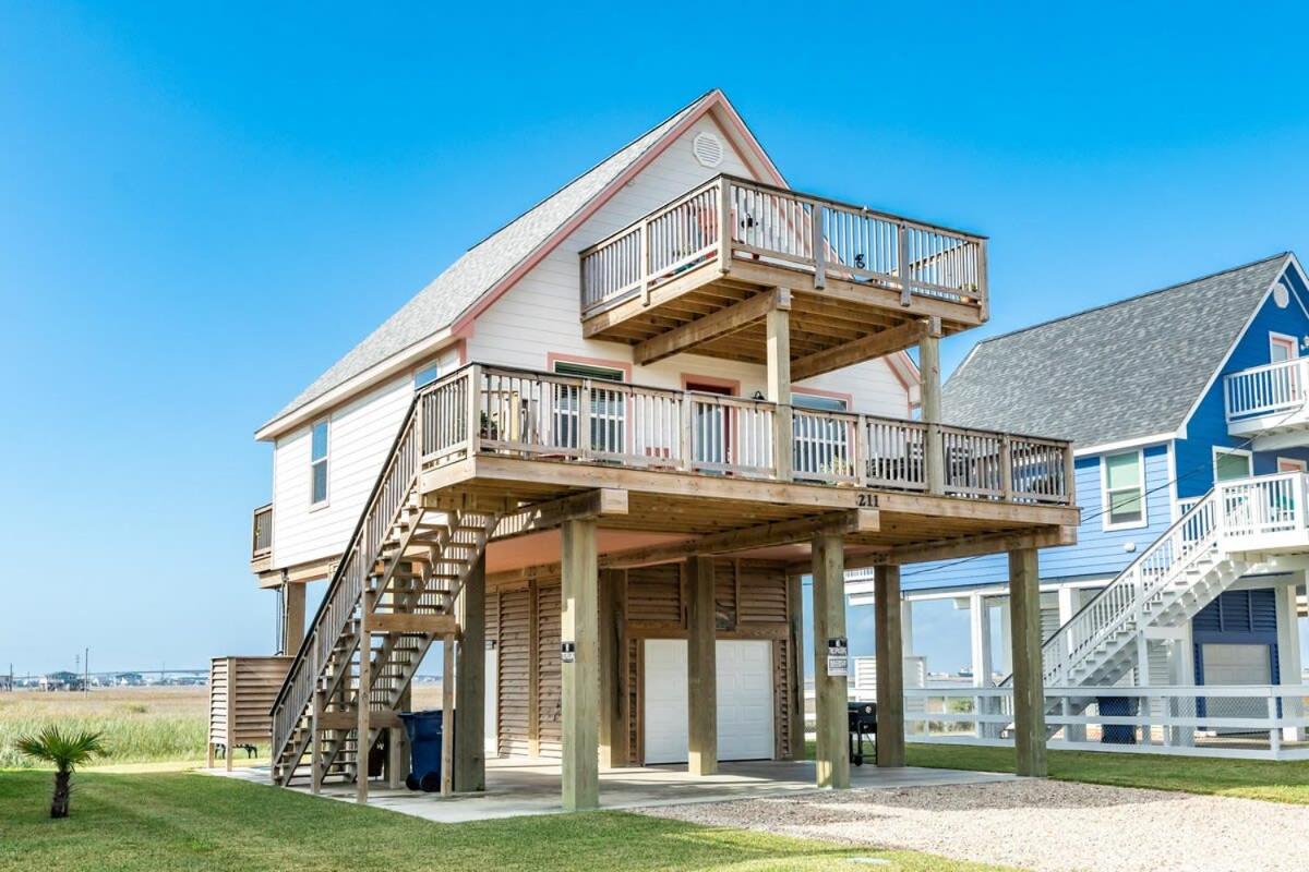 Adorable Beach A-Frame 2 Decks & Water Views - B&B
