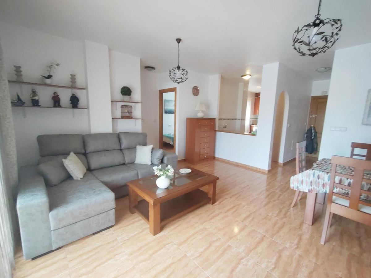 LA8 2 bedroom top floor sunny apartment close to beach - B&B Los Alcázares