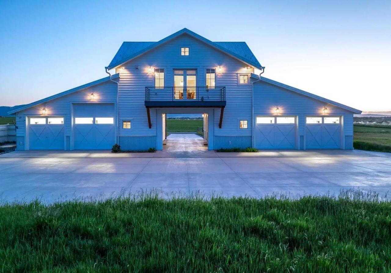 Modern Ranch Home on Private 5 Acres - B&B