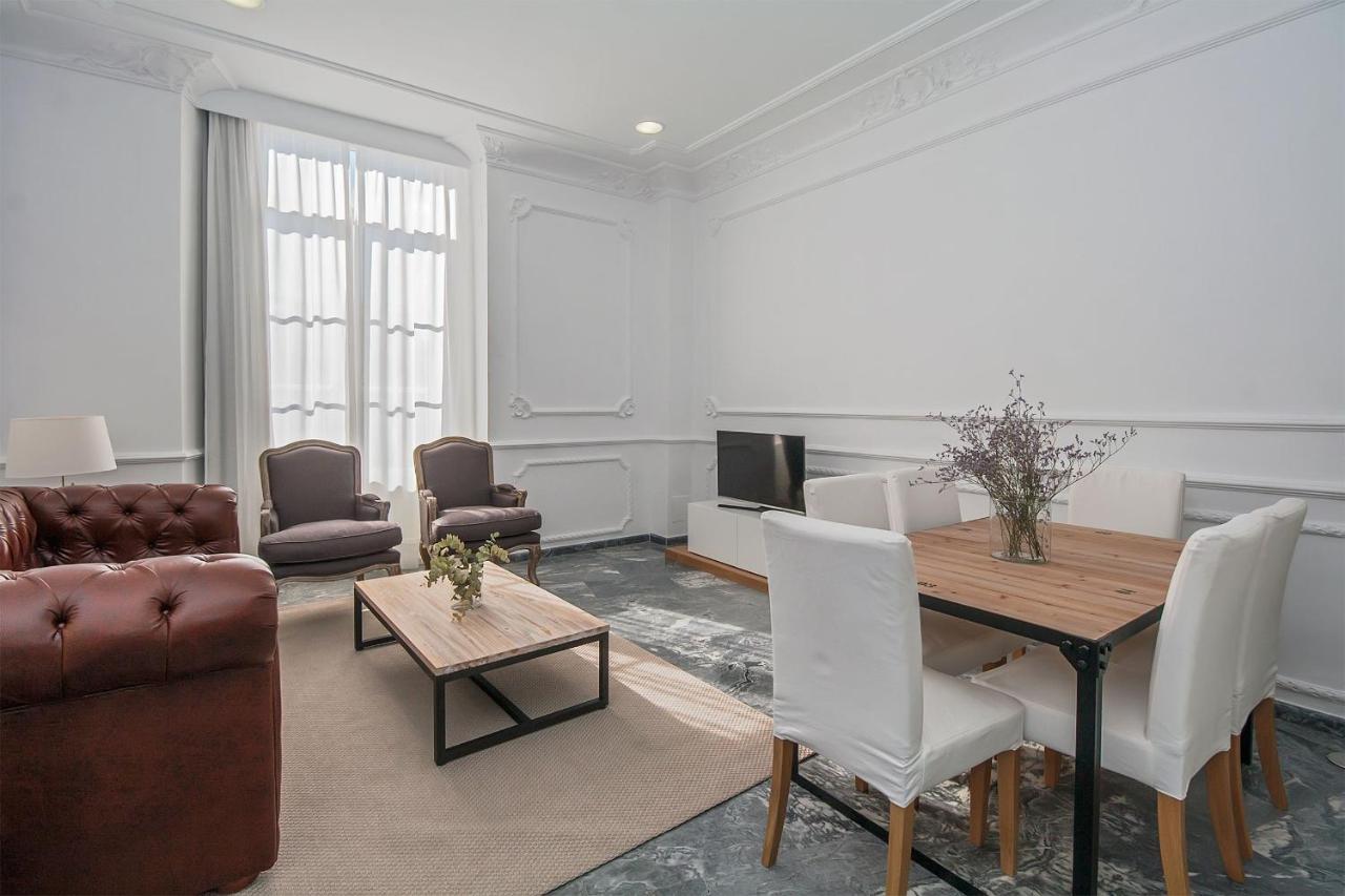 Apartment with views to the Constitution Square (5 Adults)