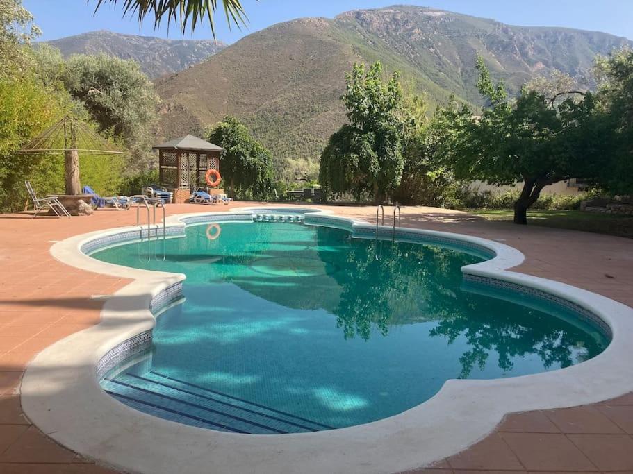 Cortijo Pago y Benisalte- a Stylish villa set within beautiful mountain views - B&B Órgiva