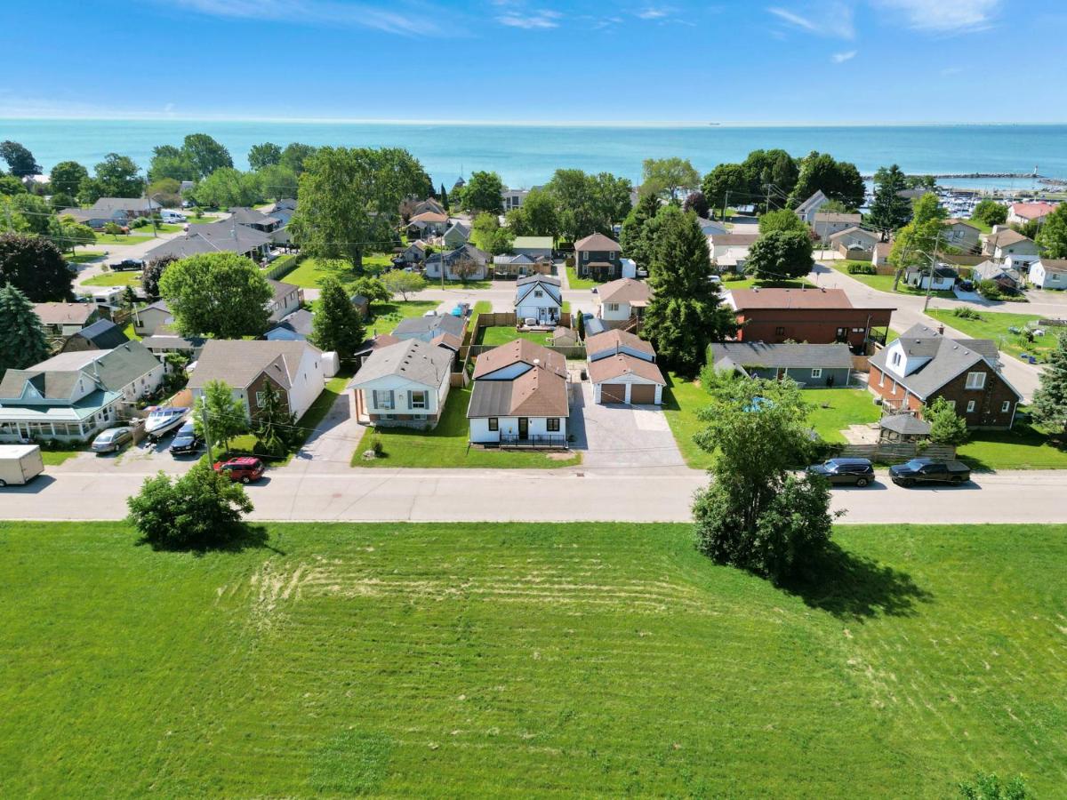 Luxe Lodges Lake Erie - Bed and Breakfast
