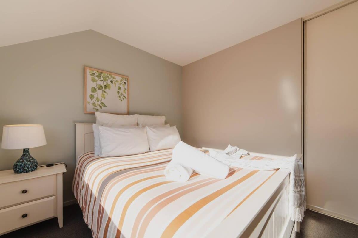 Quaint Worcester Quarters - 3BR Delight - B&B Christchurch