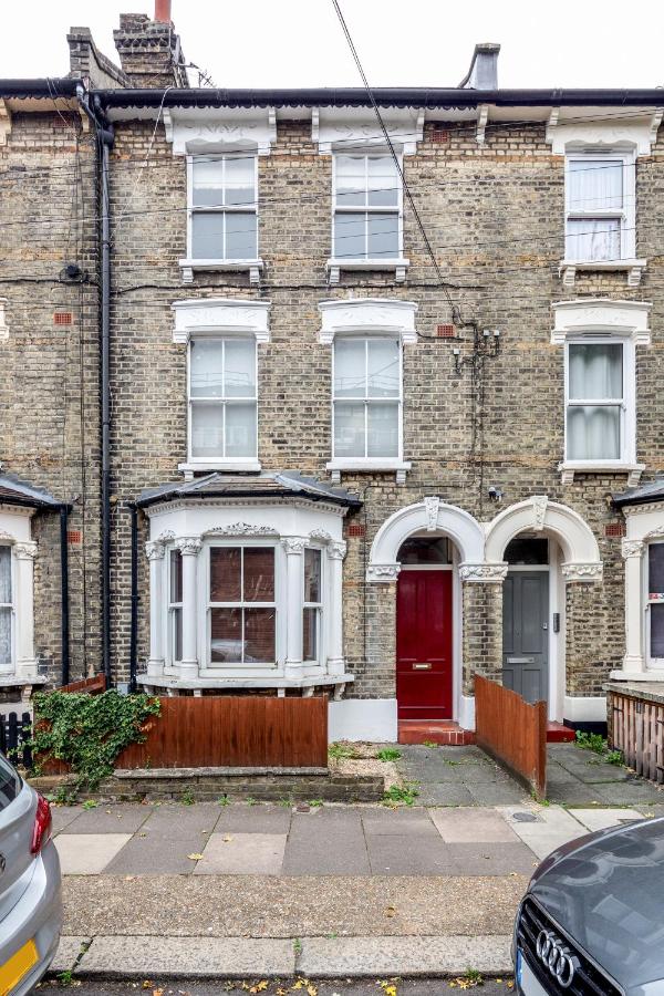 Cozy & Stylish 2BR in Battersea - B&B London