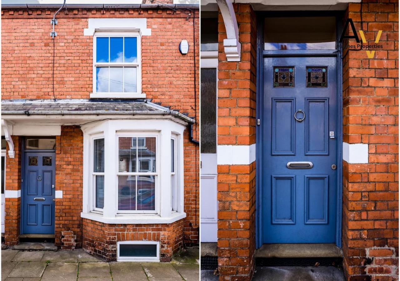 Charming Family-Friendly 2-Bedroom House with Garden Oasis, Superfast Wi-Fi & Free Parking By AV Hughes Properties - Ferienwohnung