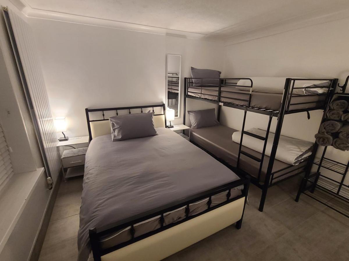 RoomZ-GATWICK-LONDON-Airport Parking-Travel Service - B&B Ifield