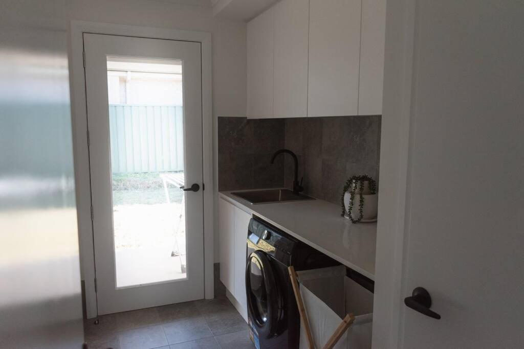 Brand New Luxury Build with Home Theatre - B&B Kelso