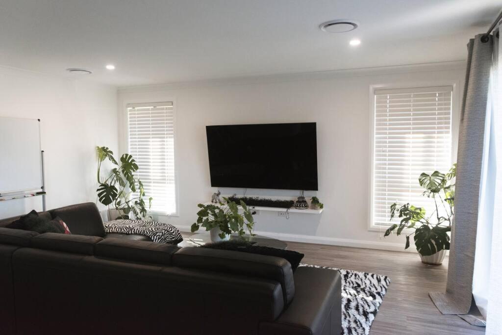 Brand New Luxury Build with Home Theatre - Chambres d’hôtes Bathurst