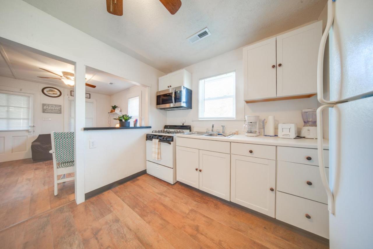 Charming Cottage with Yard Less Than 1 Mi to Lake Erie! - Chambres d’hôtes