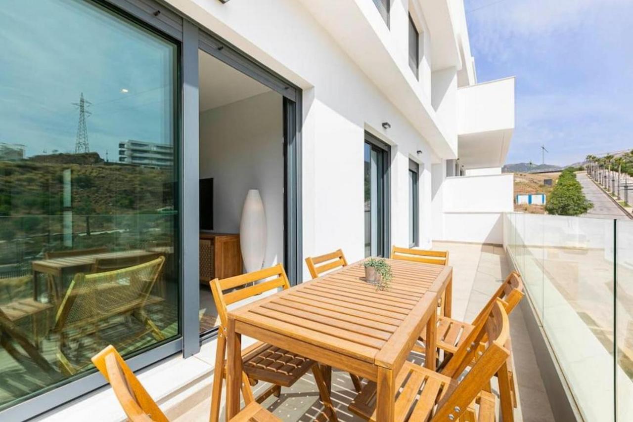 Middle Views Luxury Sea Escape - B&B