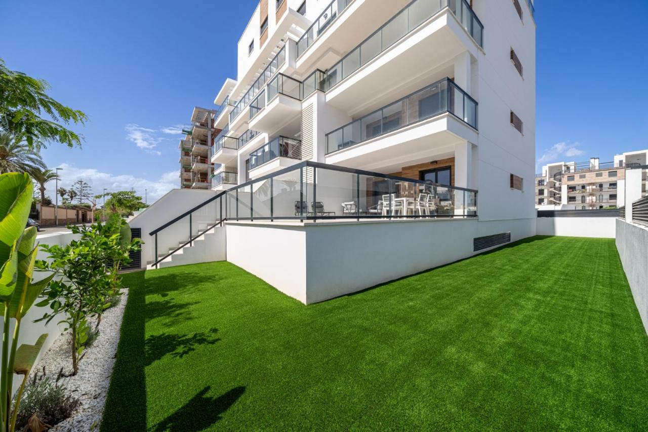 Luxury Apartment in Mil Palmeras - B&B