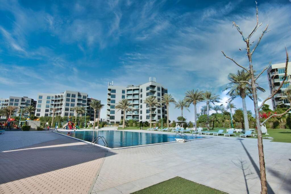 Exceptional Furnished Studio - Bed and Breakfast Dubai