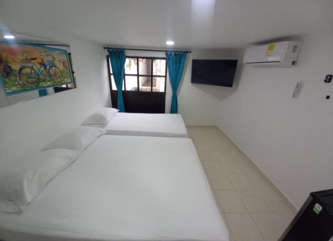 Hostal Doña Betty 2 - B&B