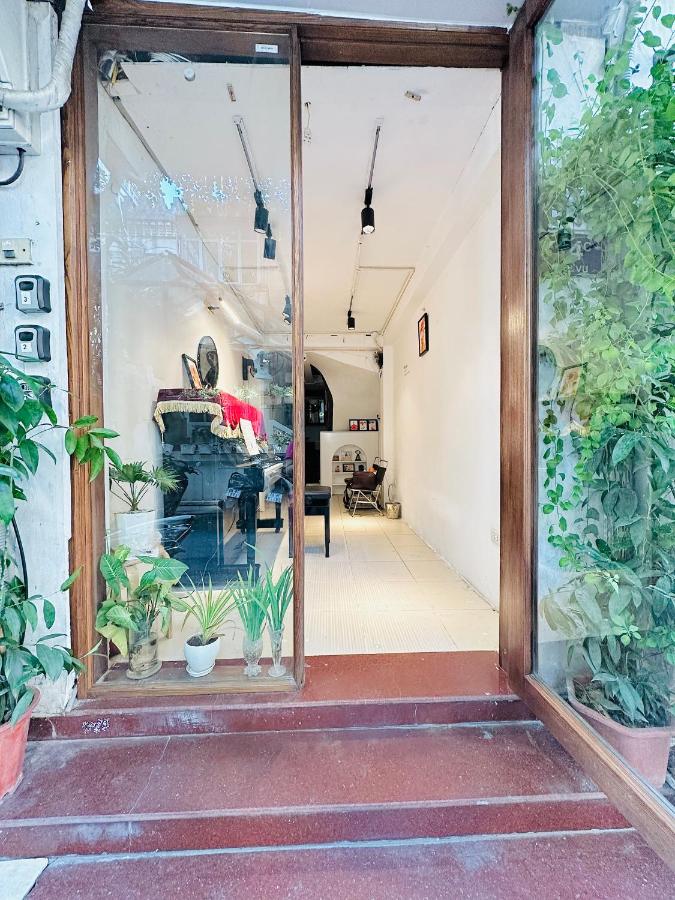 Heart of Hoan Kiem minimal elegant great window room - B&B Hanoi