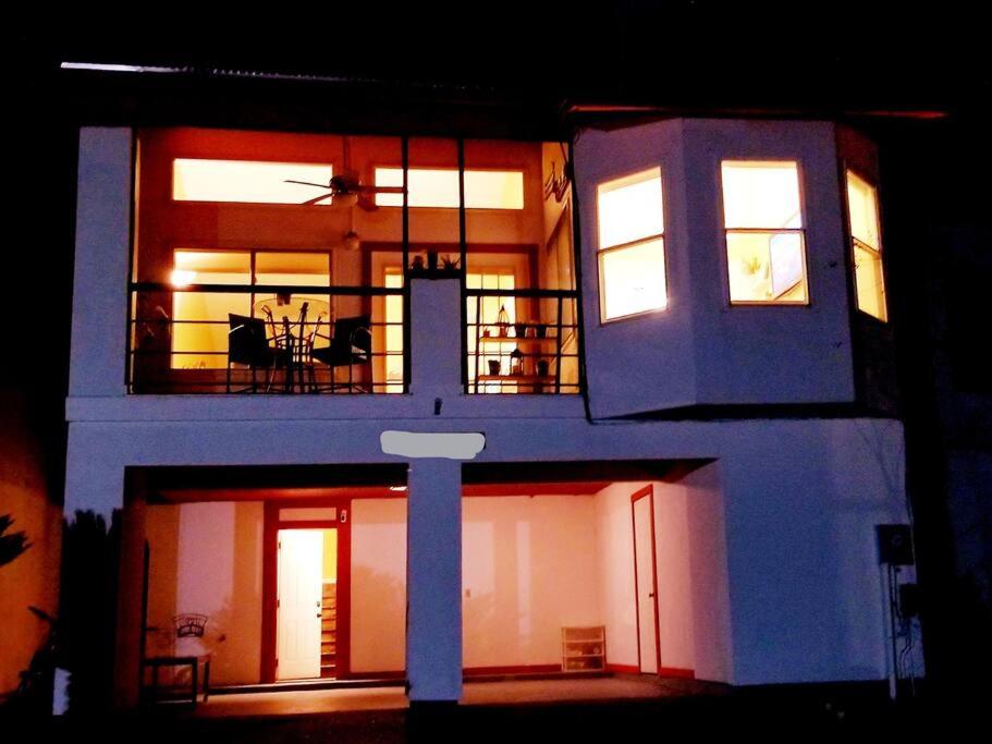 Tranquility 2 bedroom Villa by the lake with green backyard - B&B