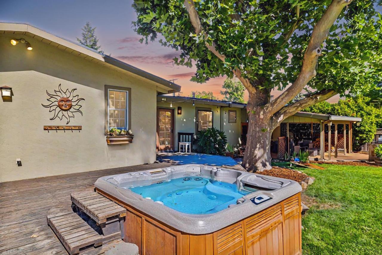 Family Fun Retreat in Wine Country - Epic Game Room - Pool - Spa - Chambres d'hôtes Kenwood