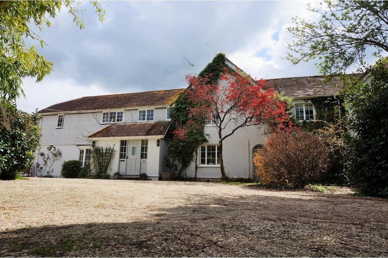 Entire Home, Child Okeford, Dorset - sleeps 10 - Ferienwohnung Blandford Forum